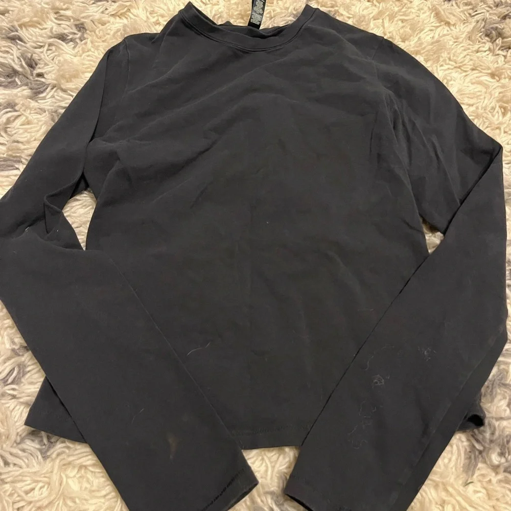 SKIMS Black Long Sleeve Top - Picture 2 of 3